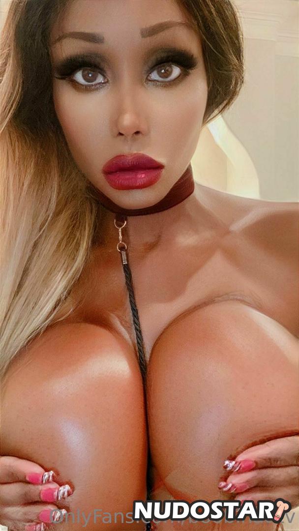 Busty Barbie Leaked Photo 7