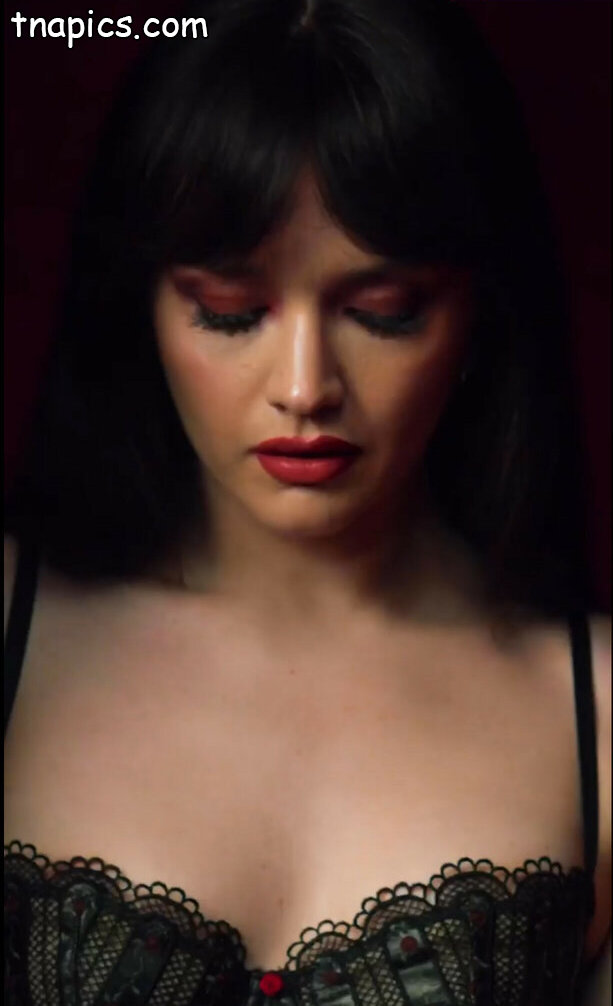 Olivia Cooke Nude 12