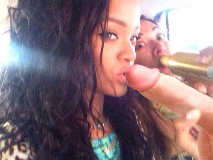 Rihanna porn and she sucks the dildo