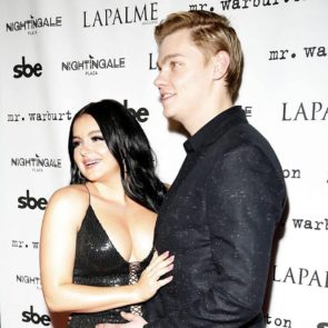 Ariel Winter sexy with boyfriend