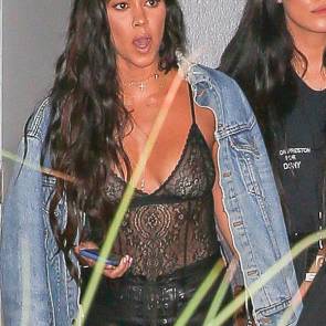 kourtney kardashian yawning