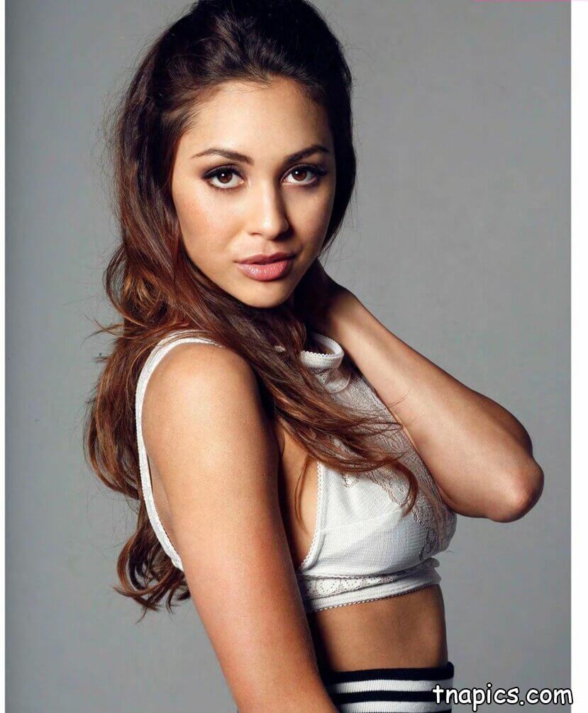 Lindsey Morgan Nude And Bikini 17