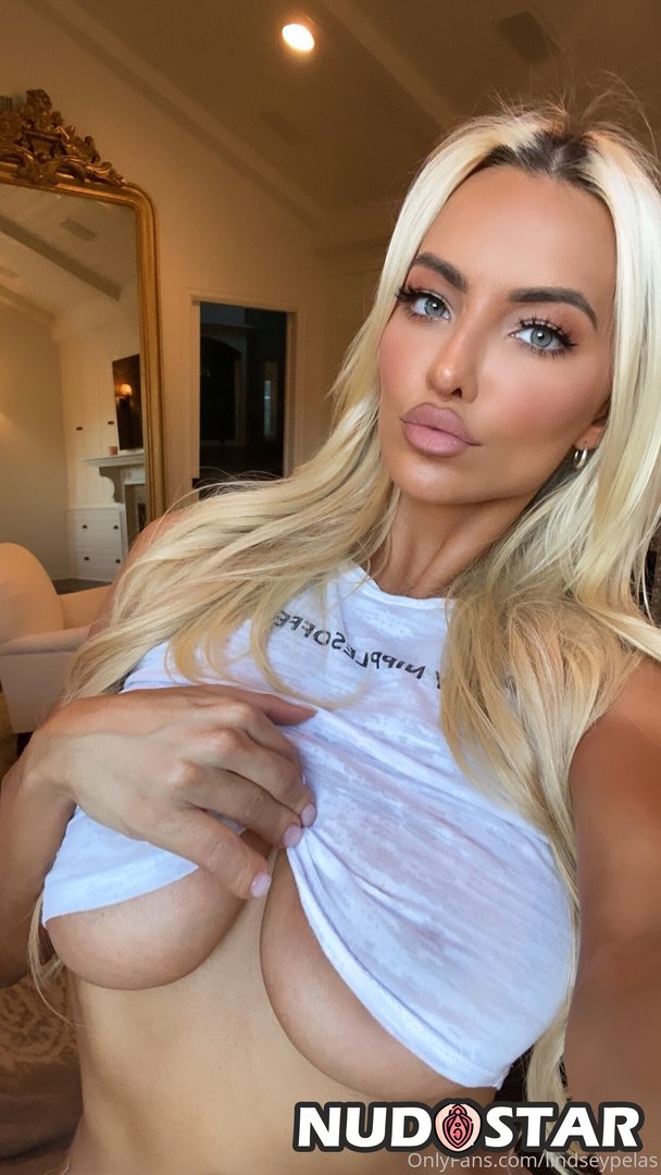 Lindseypelas Leaked Photo 7