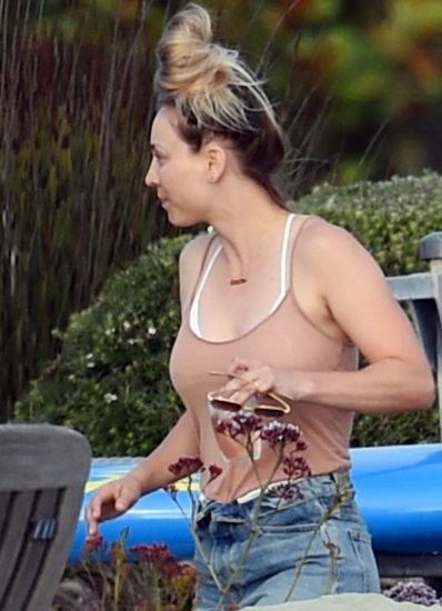 Kaley Cuoco boobs