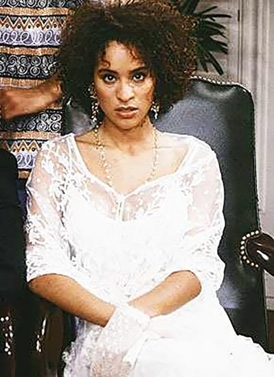 Karyn Parsons sexy image