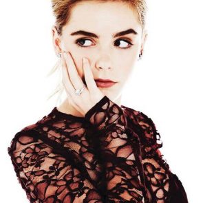 Kiernan Shipka sexy