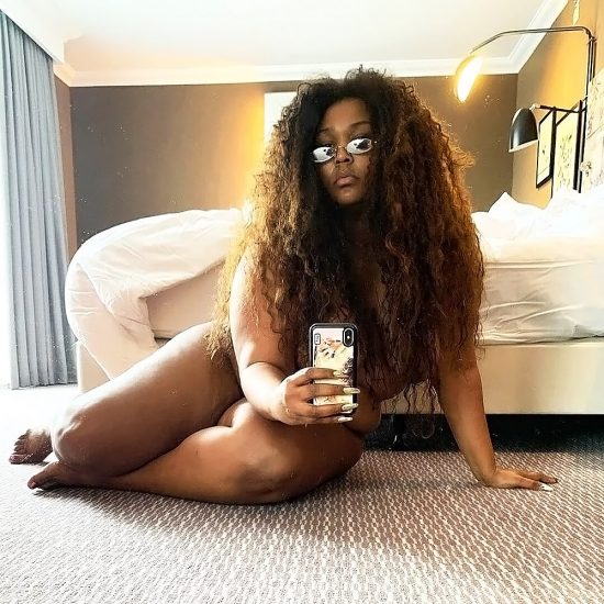 Lizzo nude mirror selfie