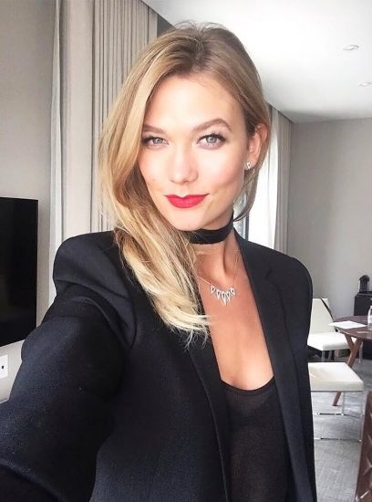 Karlie Kloss cleavage