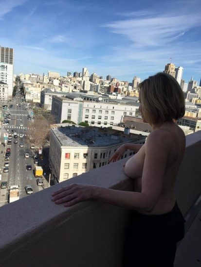 chelsea handler topless pic