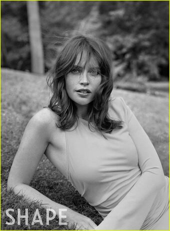 Felicity-jones Nude Leaks OnlyFans Photo 38