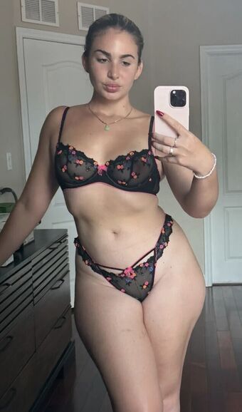 Emely Hernandez Nude Leaks OnlyFans Photo 31