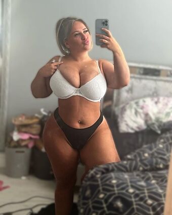 Molly OS Nude Leaks OnlyFans Photo 15