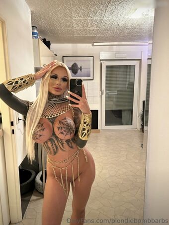 blondiebombbarbs/Badbarbiet Nude Leaks OnlyFans Photo 38